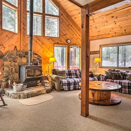 Truckee Outdoorsy Retreat Less Than 2 Mi To Donner Lake! Villa